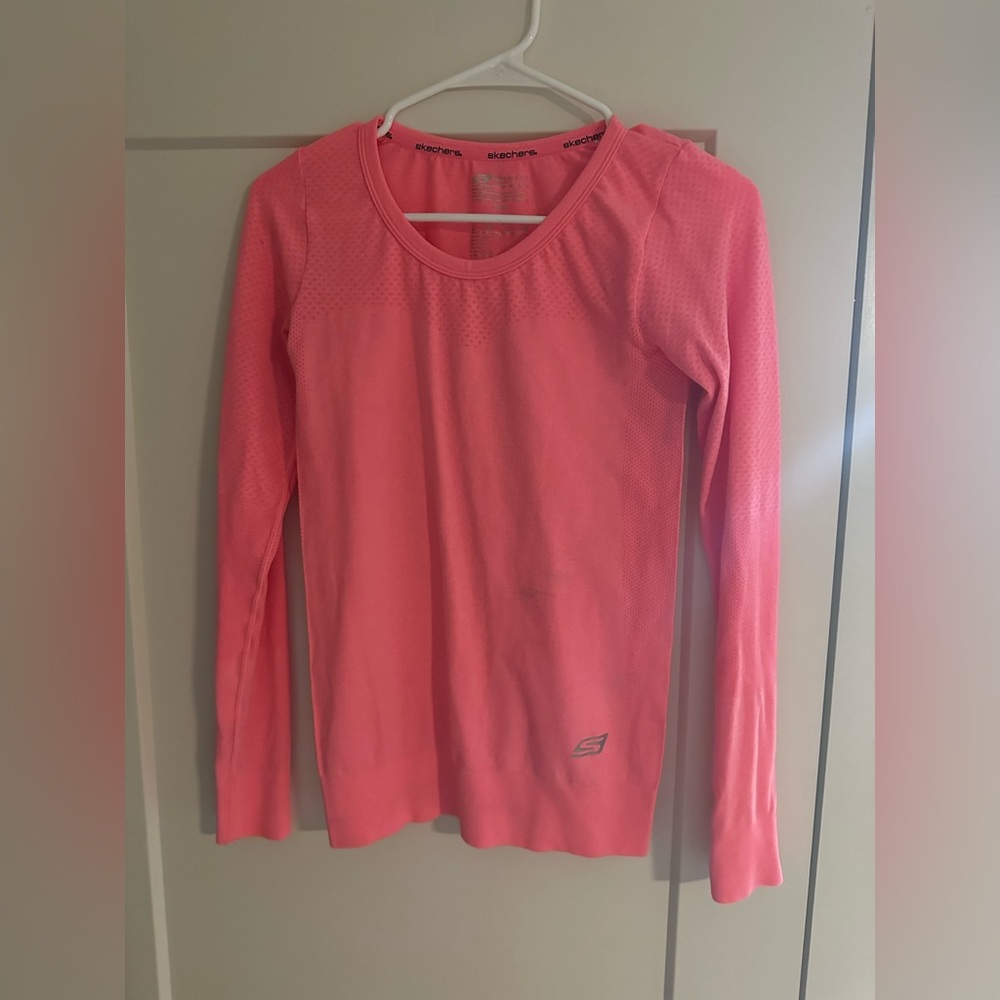 Sketchers S-M hot pink long sleeve running shirt.